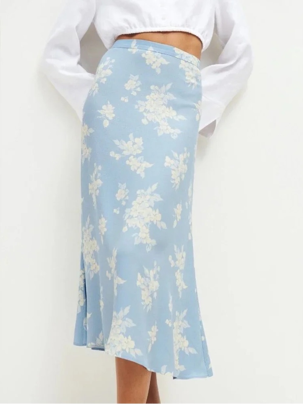 Reformation Bea Skirt in Bijou Blue White Floral Print Size 8 Midi Length A-line